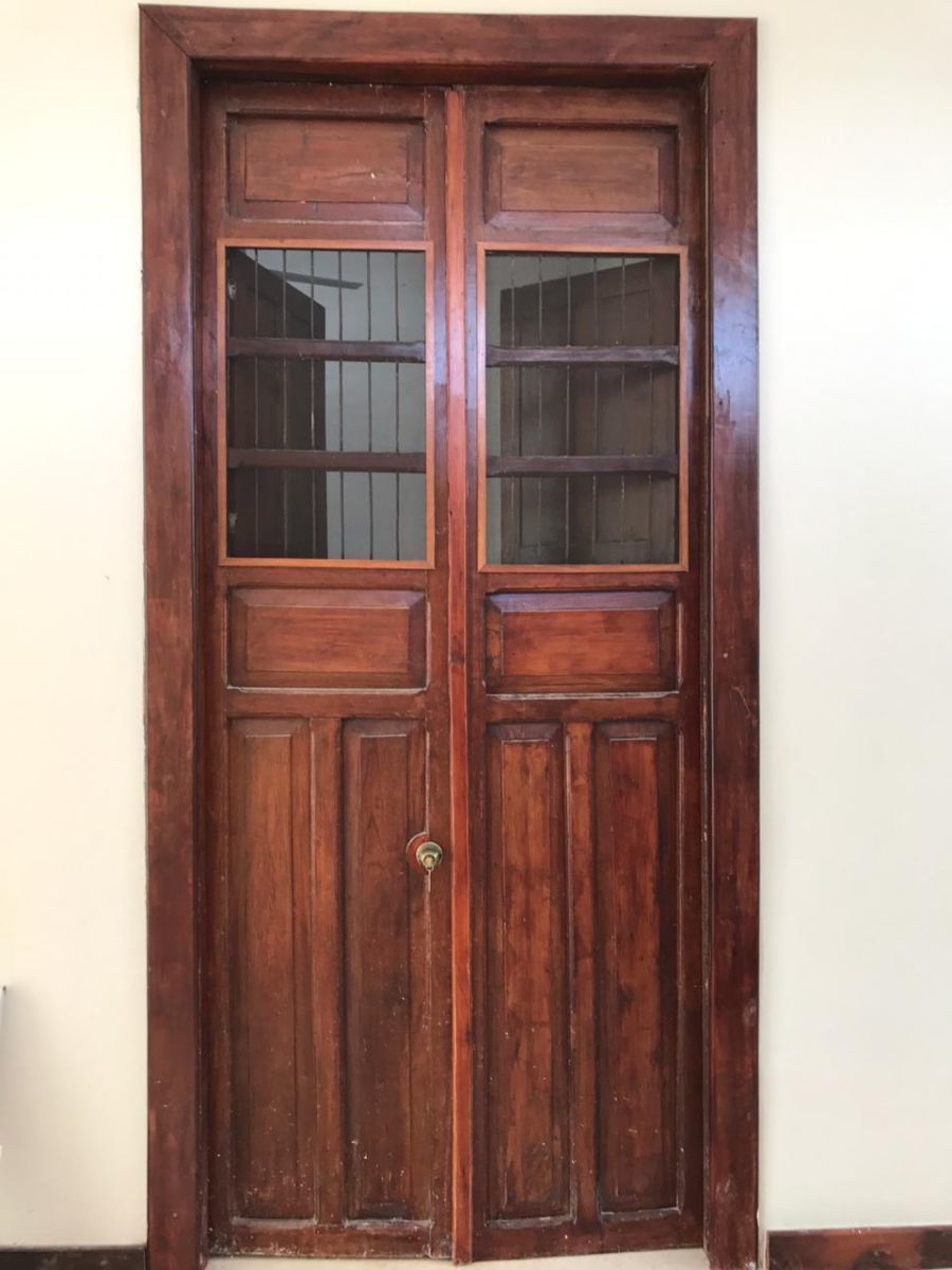 2 de 17: PUERTAS DE MADERA