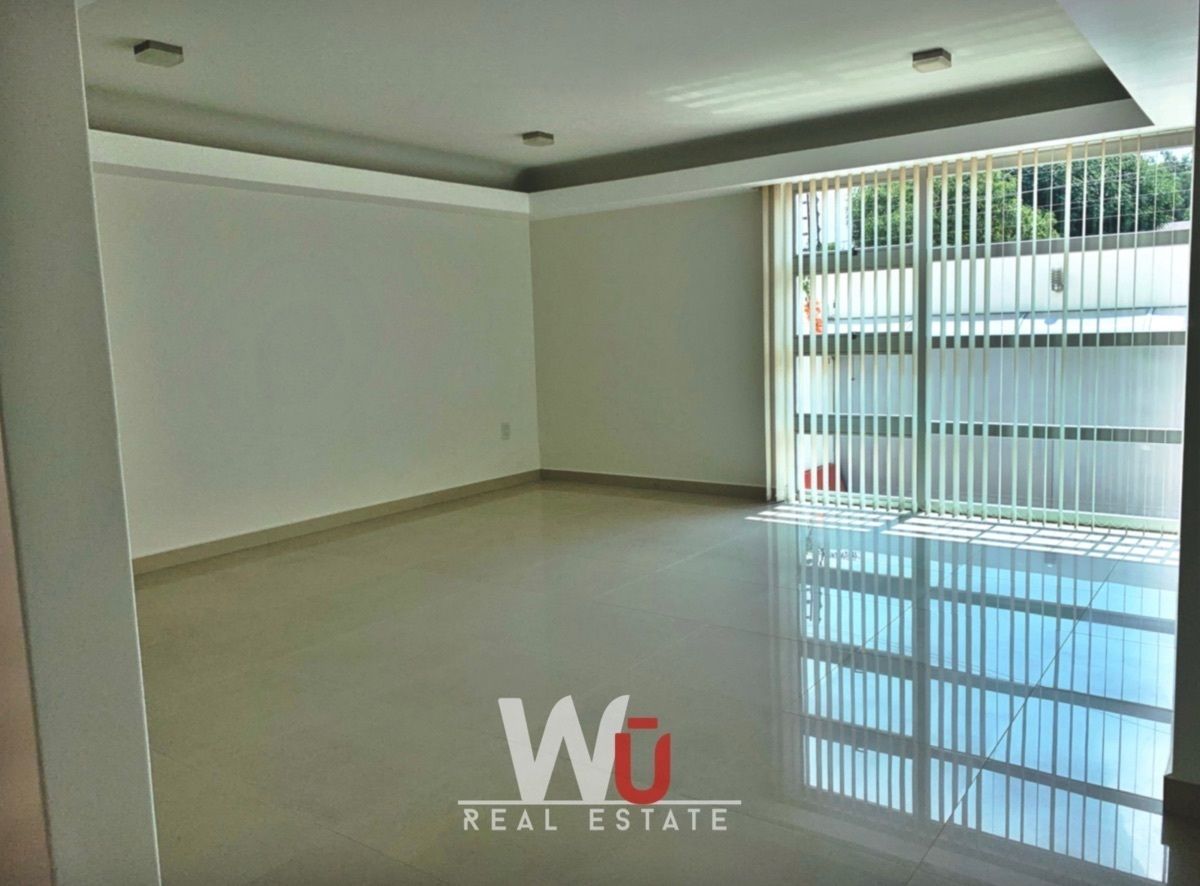 3 de 15: Sala de tv 