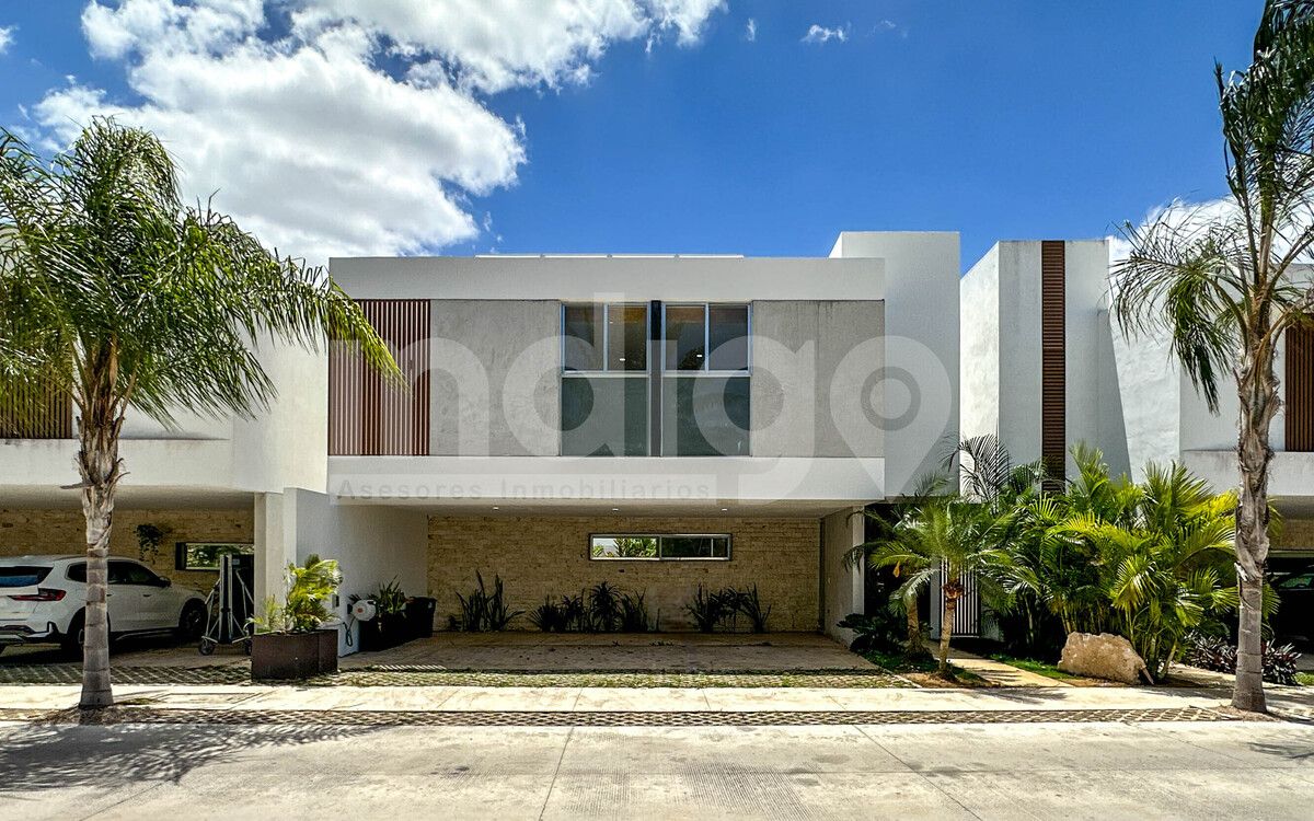 2 of 50: Fachada Frontal