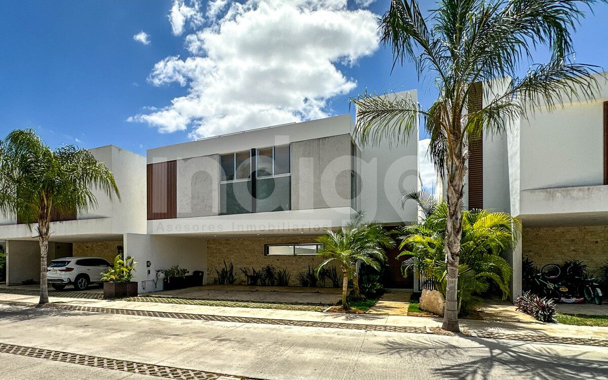 3 of 50: Fachada Frontal