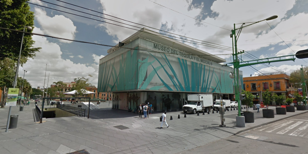 3 de 5: A 5 MINUTOS DE PLAZA GARIBALDI