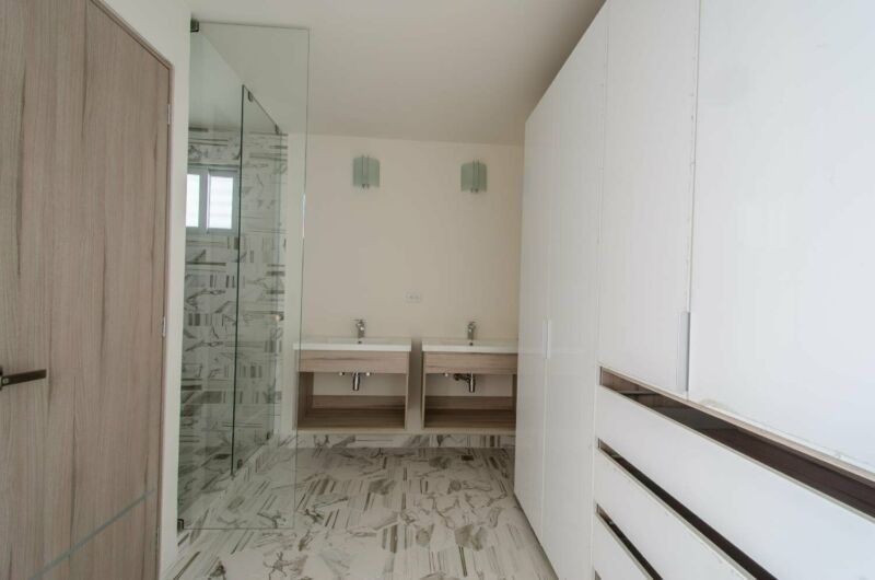 19 de 21: BAÑO PRINCIPAL