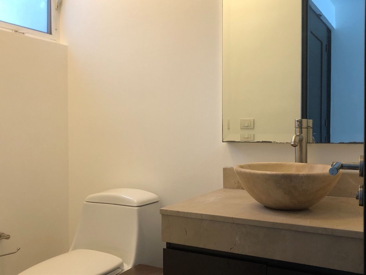 3 de 33: Baño visitas