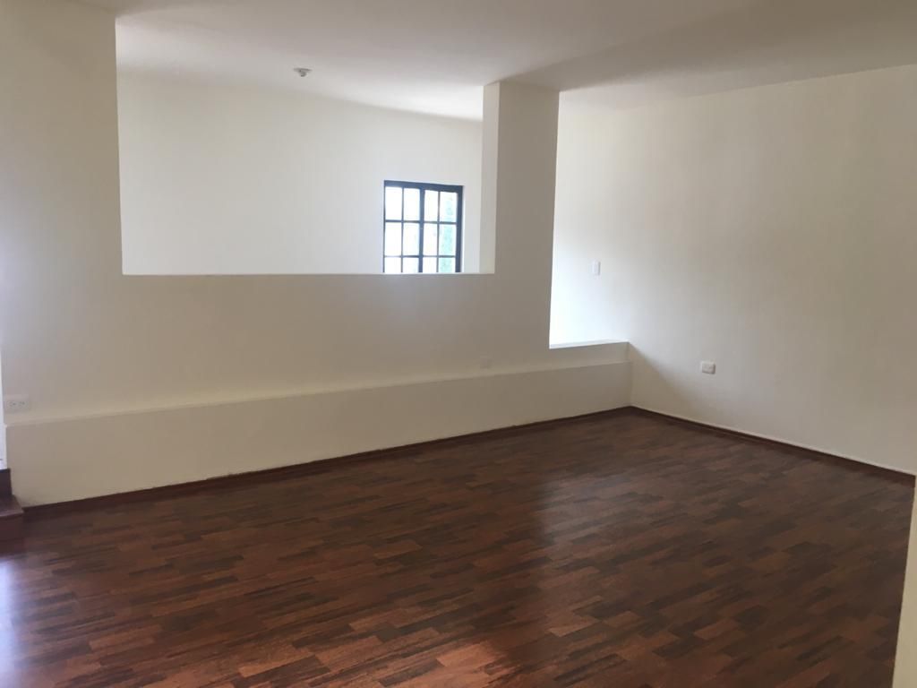 5 de 13: GRAND OFFICE CON EXTENSIÓN