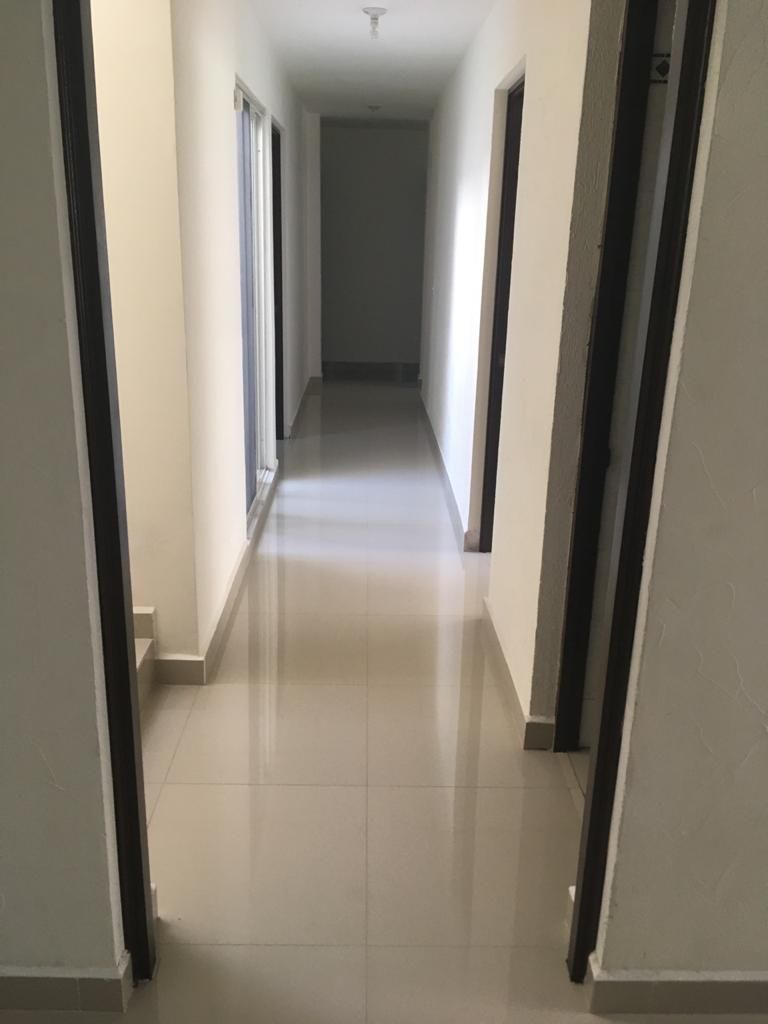 2 de 13: PASILLO DE OFICINAS PB