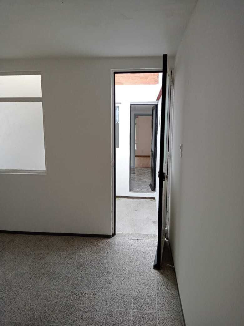 11 de 19: cuarto de servicio con baño