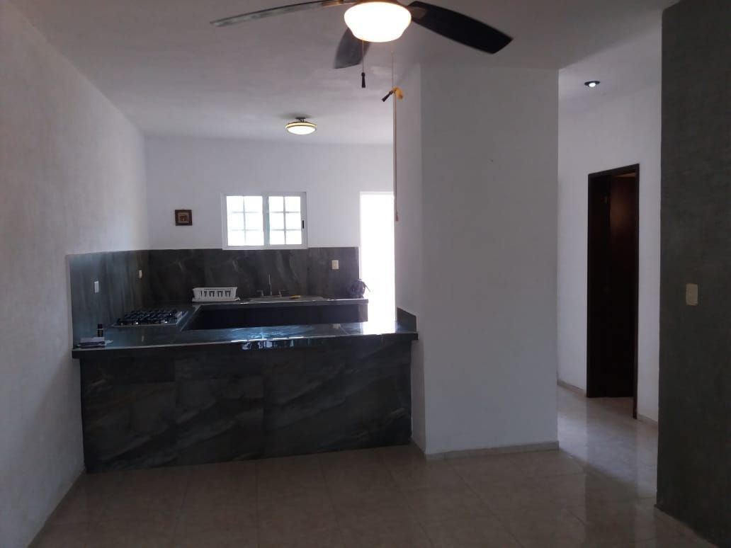 2 de 16: ESTANCIA Y COCINA