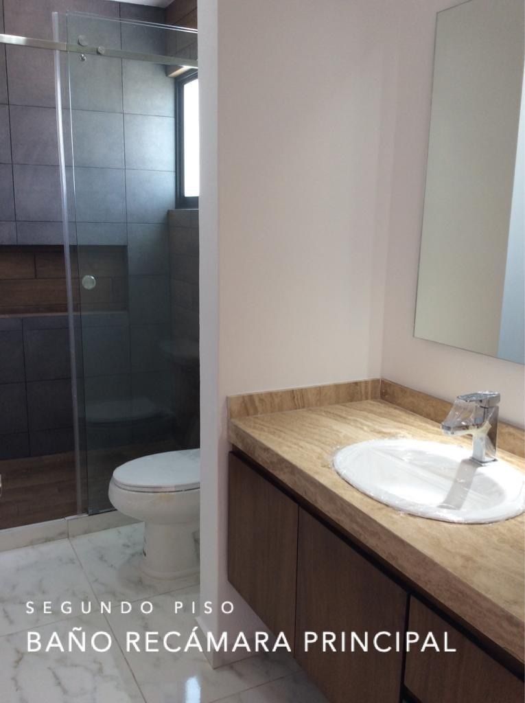 BAÑO DE RECÁMARA PRINCIPAL