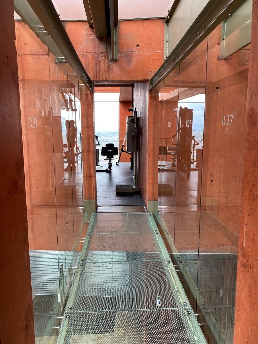 7 of 10: Area de Gimnasio