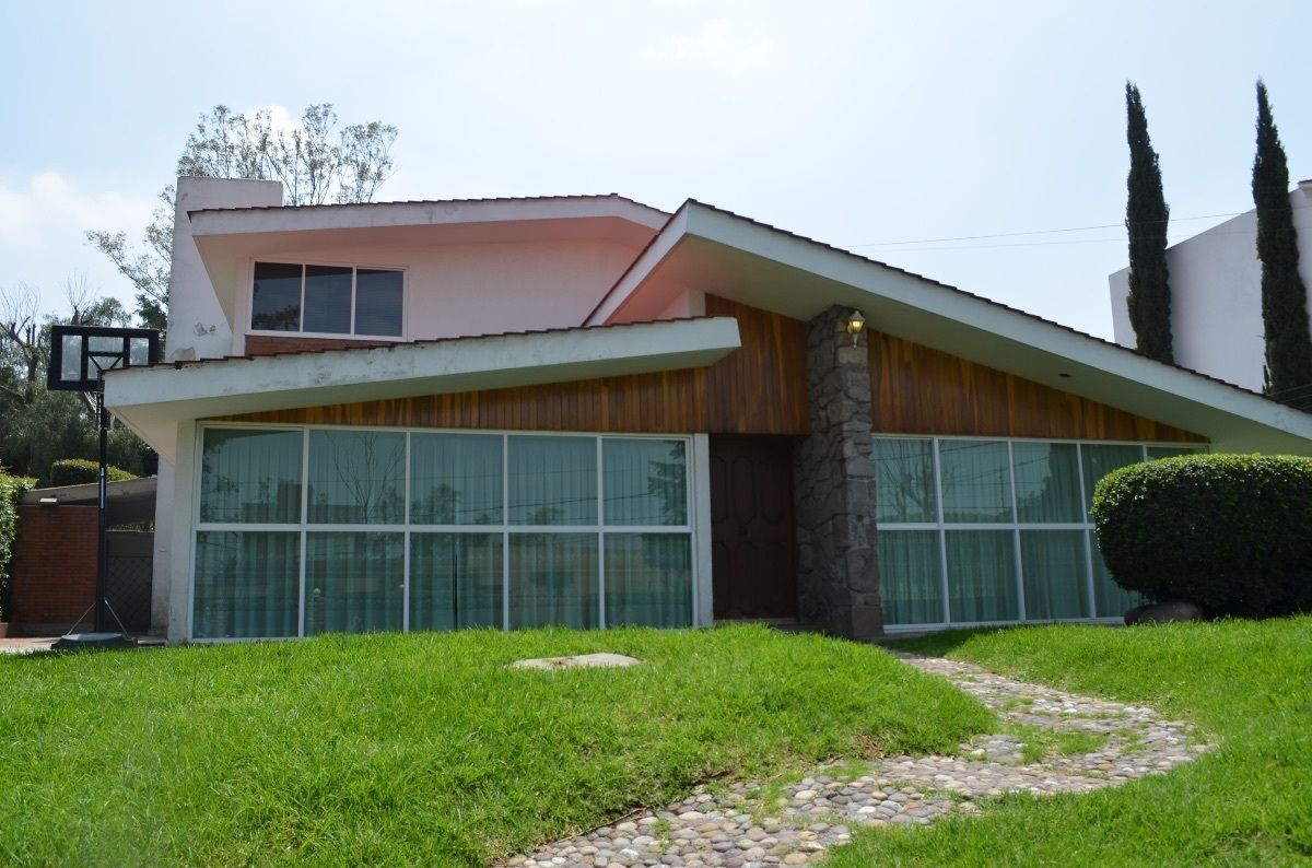 3 de 19: JARDÍN FRONTAL