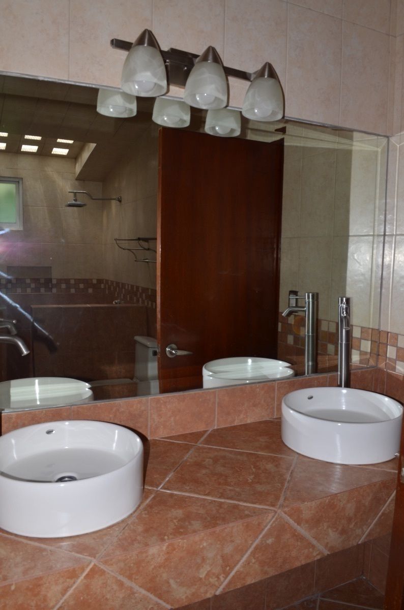 15 de 19: DOBLE OVALÍN EN EL BAÑO DE LA REC. PRINCIPAL