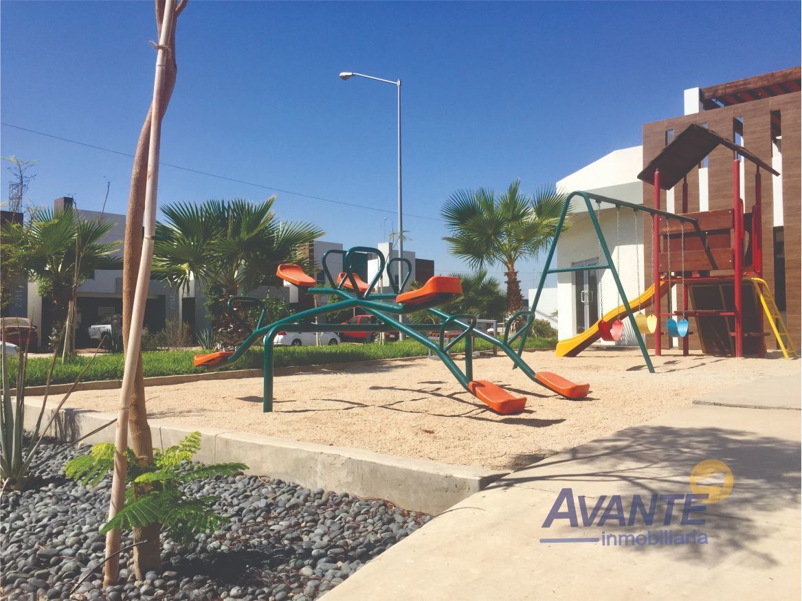 5 of 18: Segura área de jardín y juegos infatiles para tu familia.