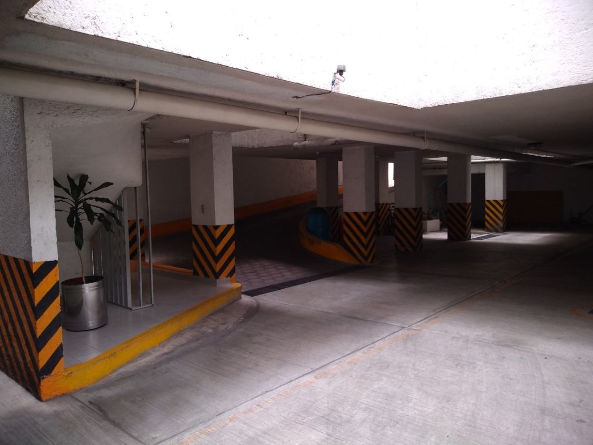 4 of 11: ESTACIONAMIENTO CUBIERTO