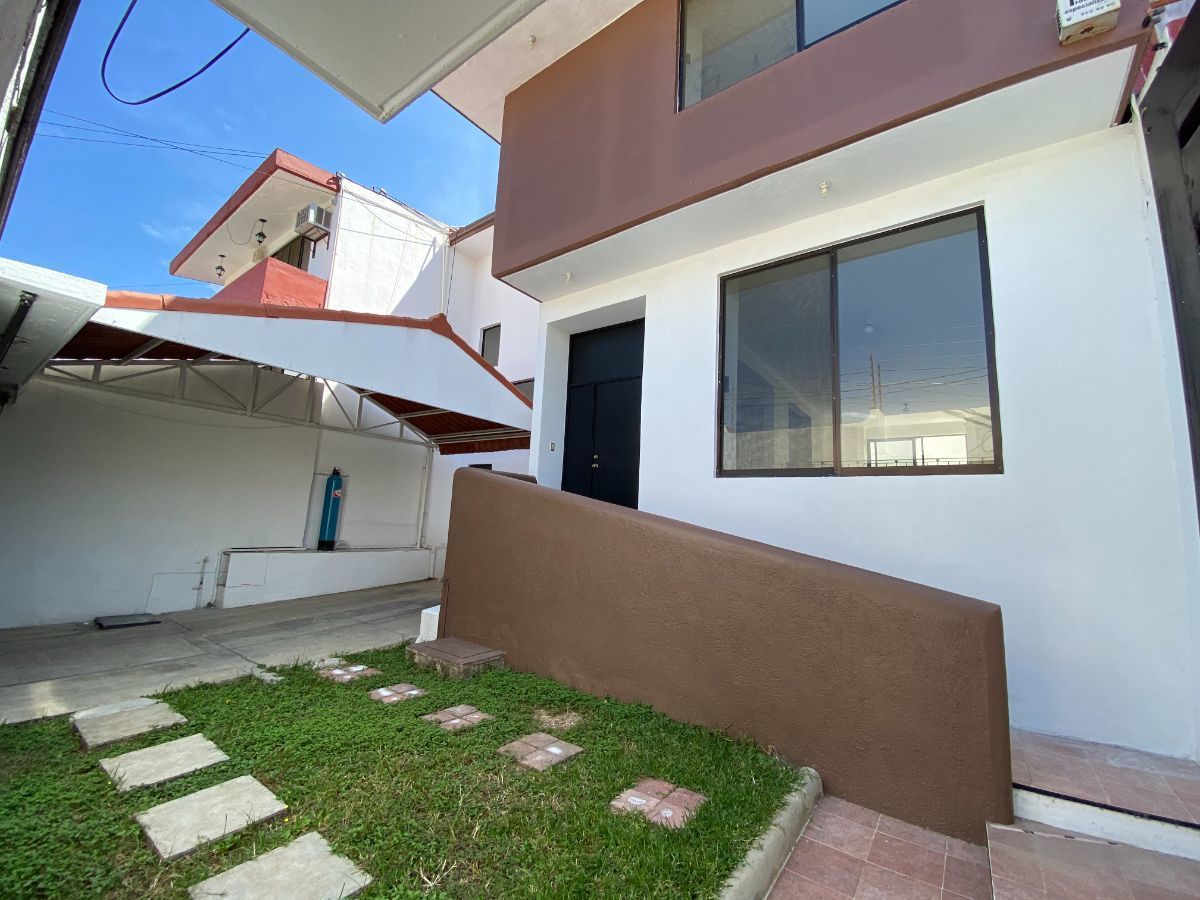 2 de 22: Fachada interior