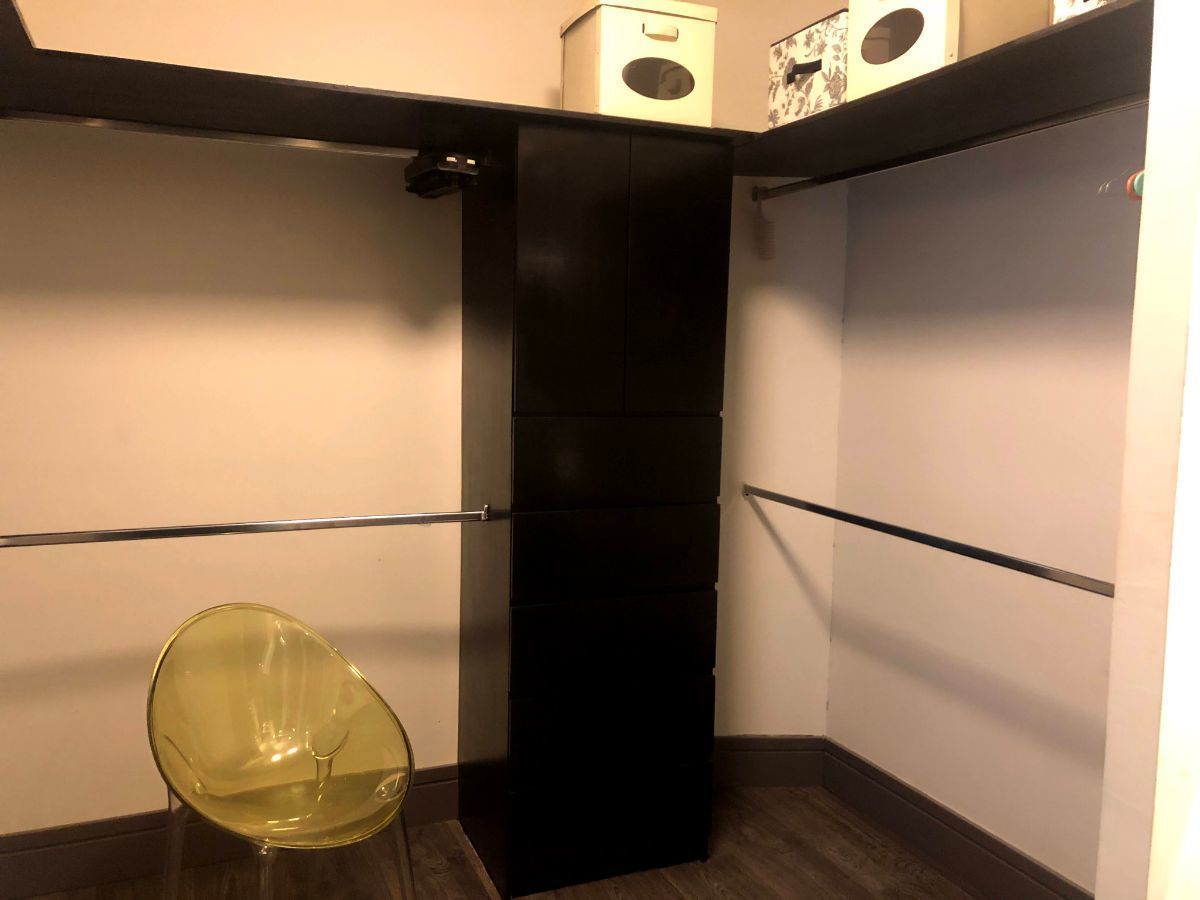 5 de 19: Vestidor