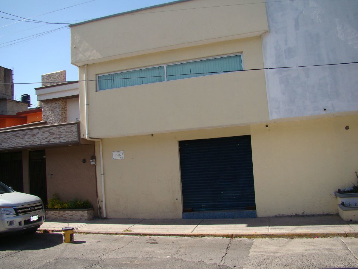 2 de 11: Fachada principal de accesoria.