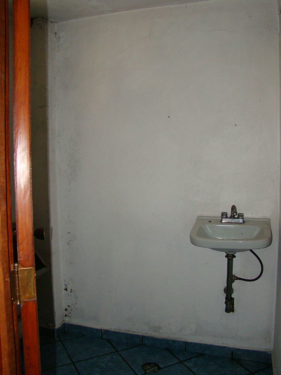 11 de 11: Medio Baño