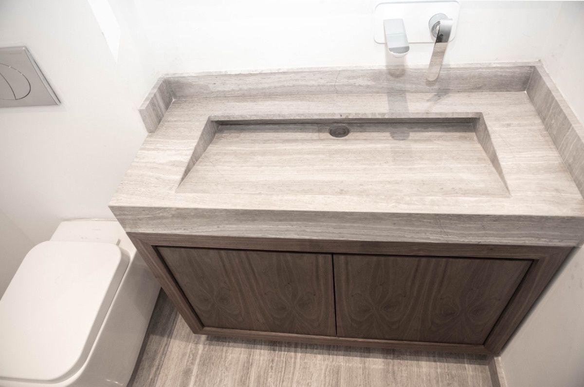 3 de 28: baño visitas