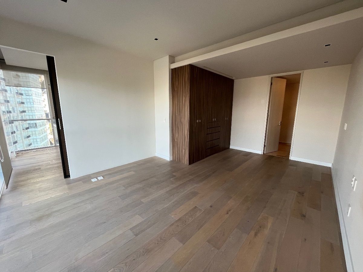 22 de 24: Amplia recámara