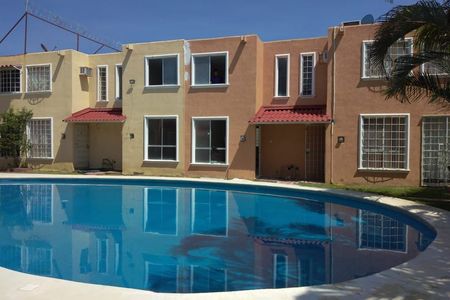 GAVIOTAS CASA CON ALBERCA EN DIAMANTE | EasyBroker