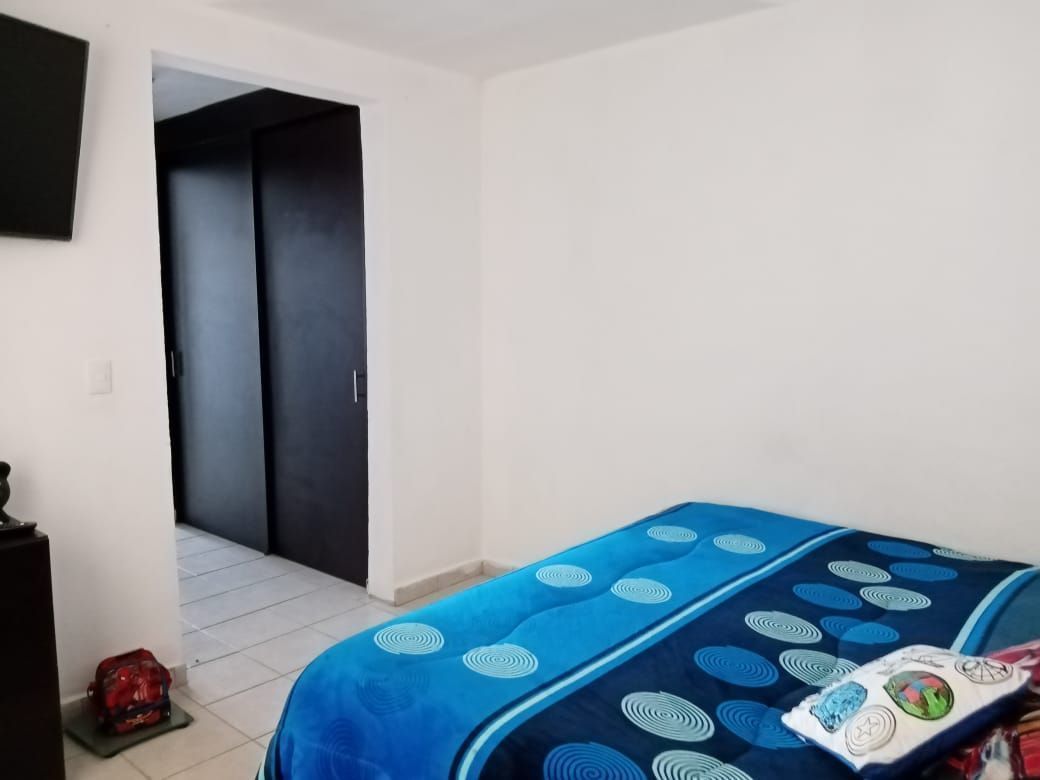 7 de 12: Recamara principal con closet amplio