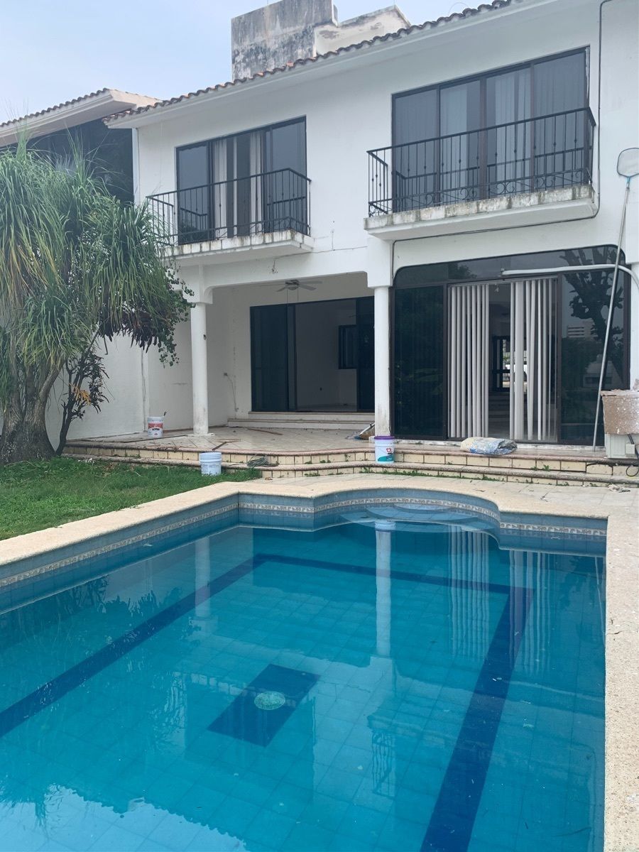 1 de 10: Jardín y alberca con vista ala a Laguna 