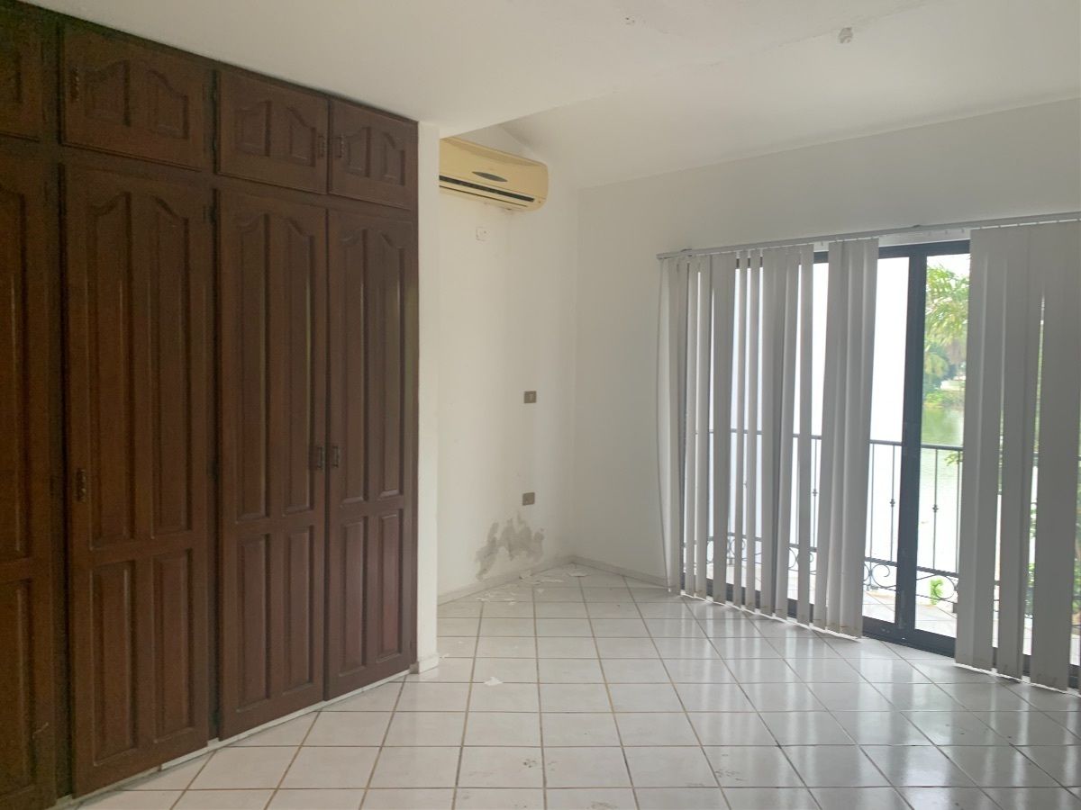 4 de 10: Habitación con balcón closet y climatizado