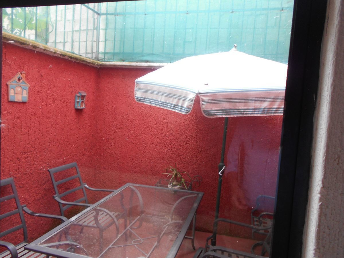 3 de 25: PATIO TRASERO
