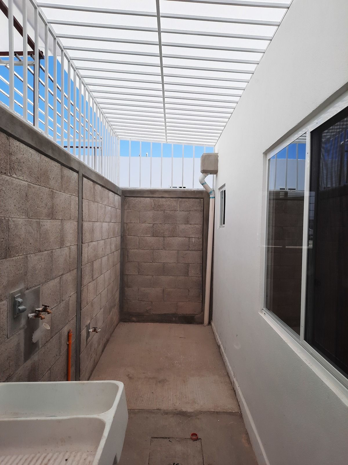 5 de 27: Patio de lavado techado y con protección 