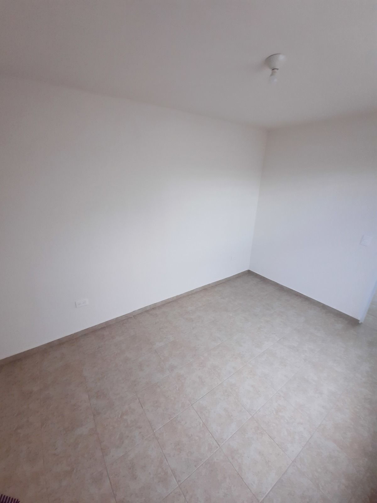 11 de 27: Recamara en planta baja o estudio