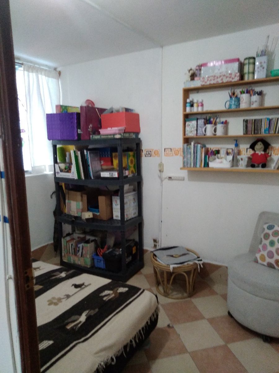 3 de 10: estudio con piso de loseta