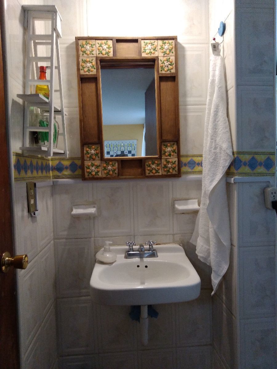 8 de 10: lavabo con azulejo