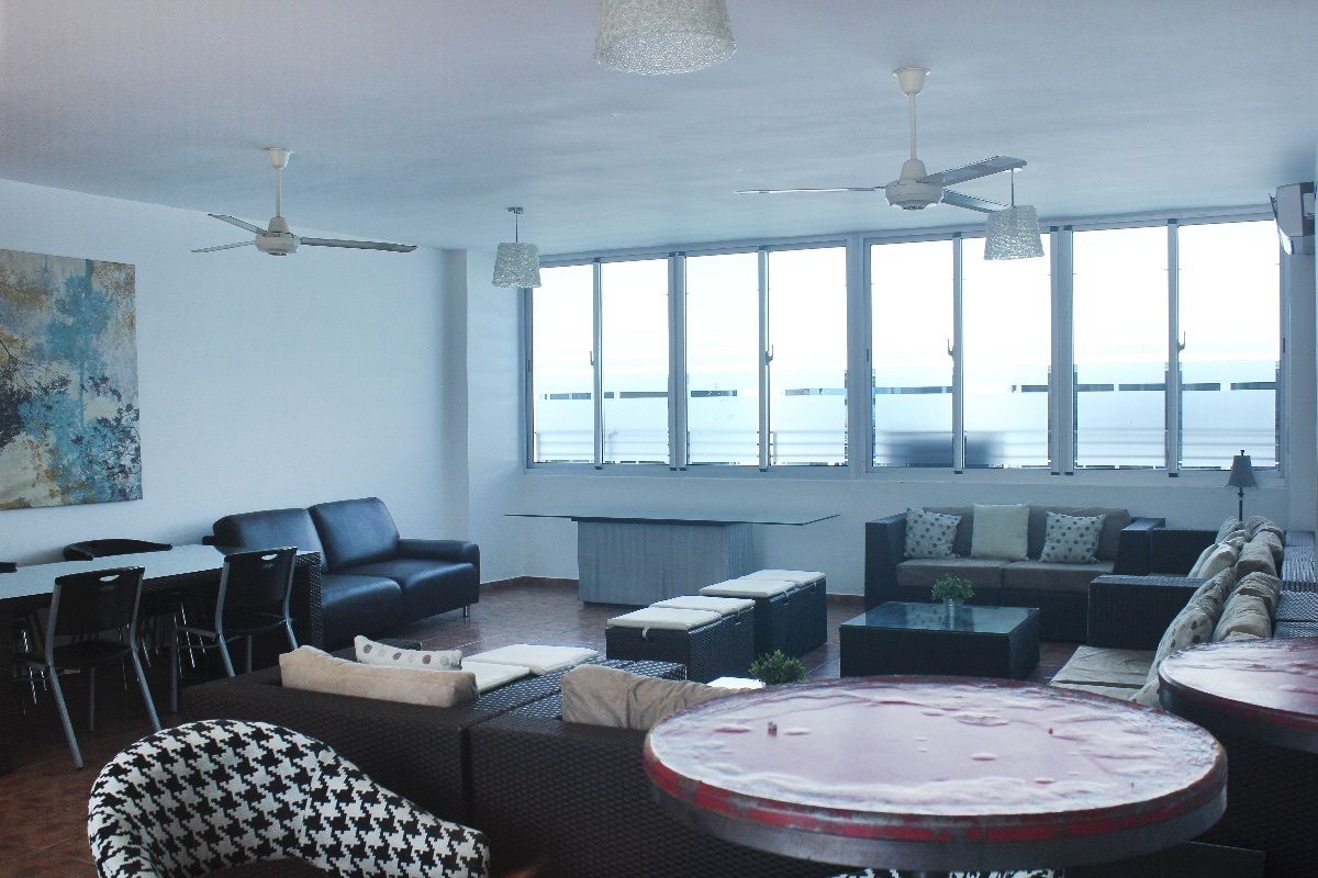 17 de 17: Salon de Reuniones