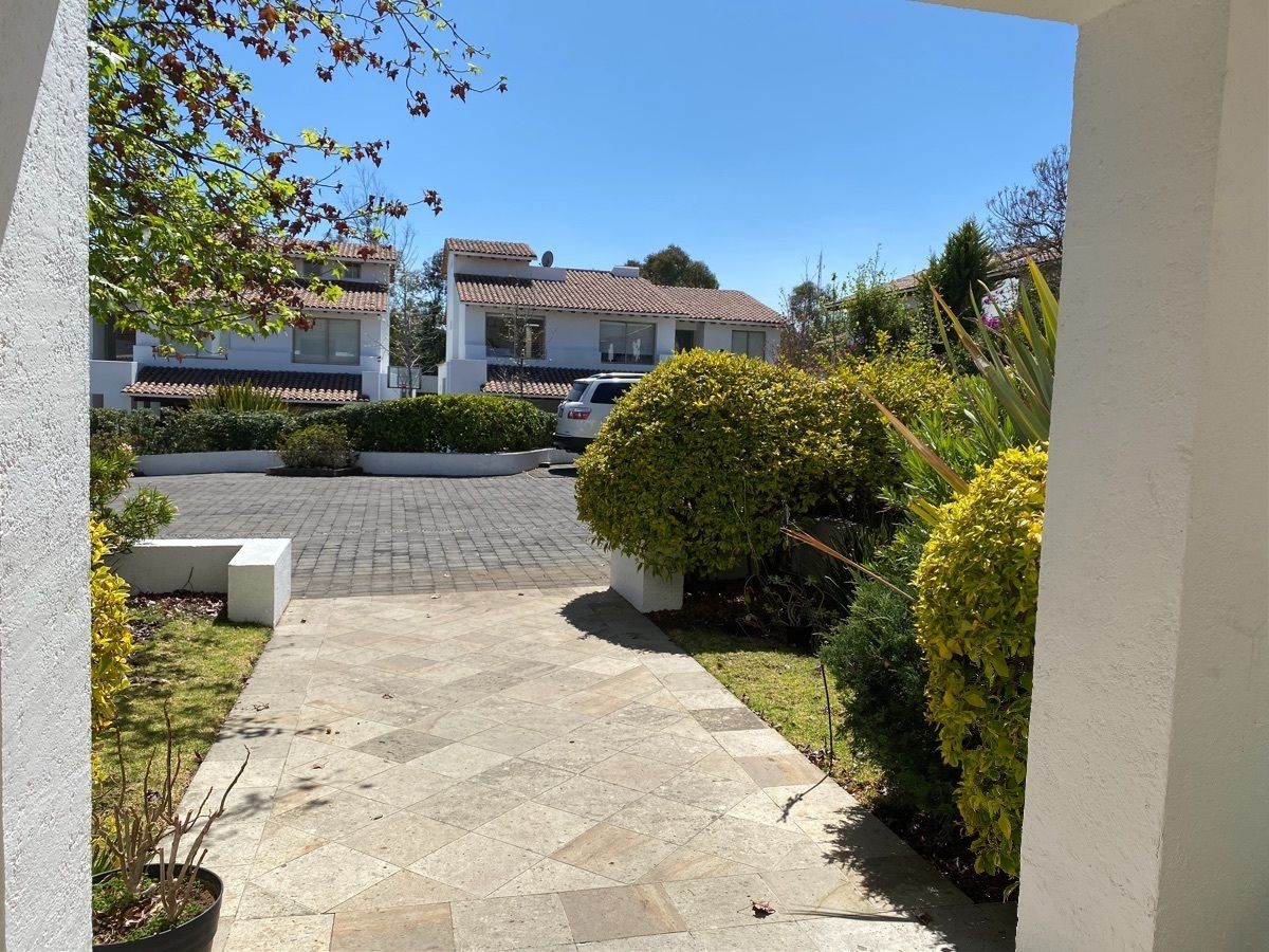 2 de 45: Entrada a la casa