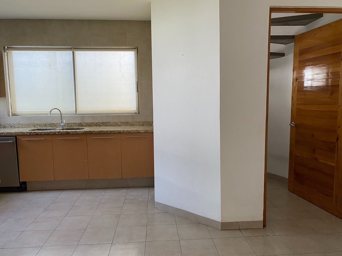 18 de 45: Entrada a la cocina