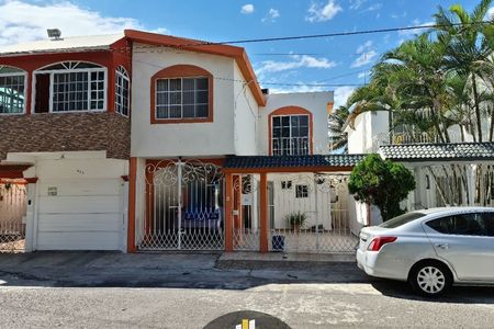 Casa en venta de 3 habitaciones en fraccionamiento Laguna Real. Veracruz,  Ver.