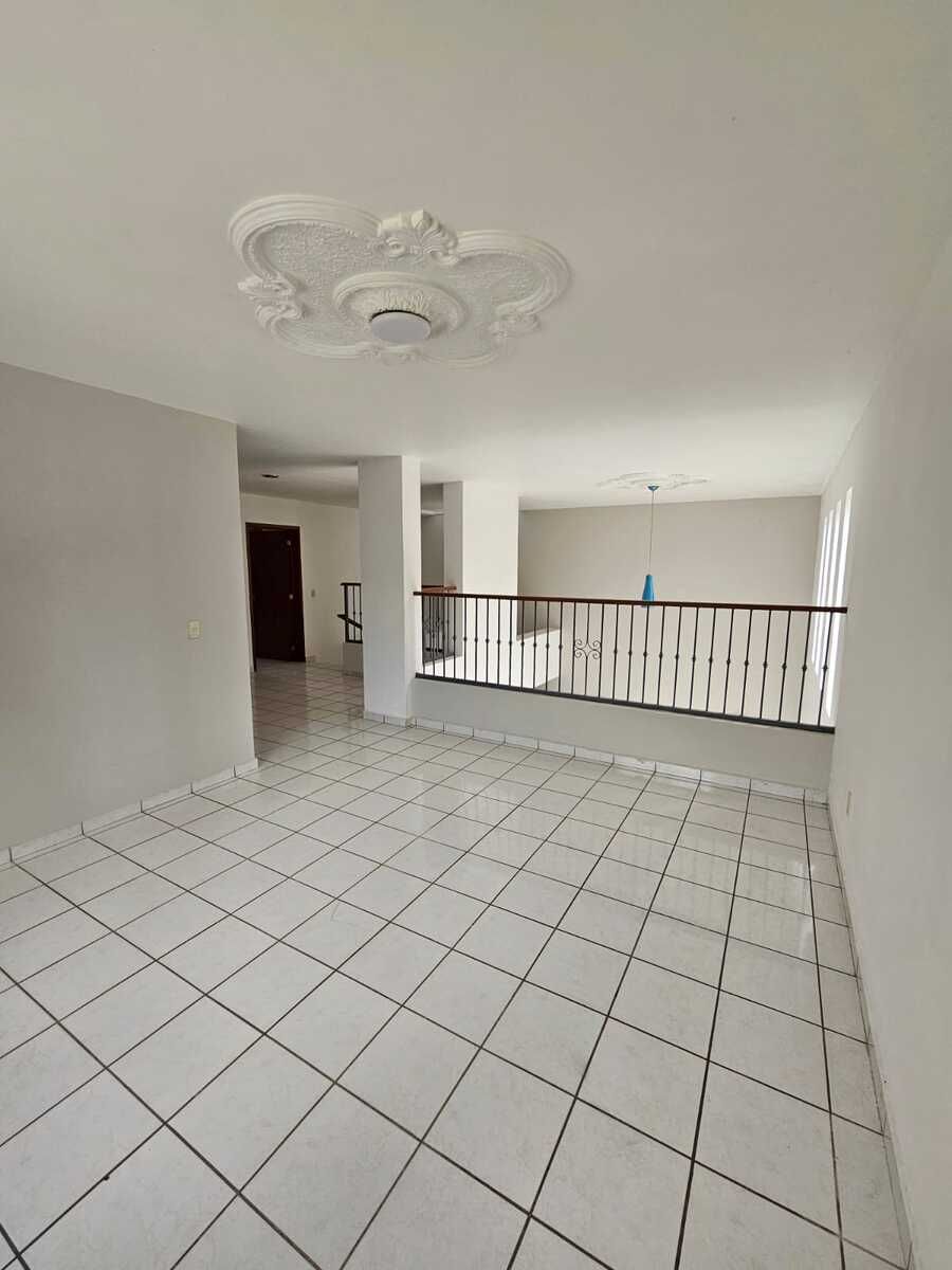 10 of 21: ESTANCIA PRIMER PISO