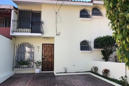 Casa en venta en Altos de Miralvalle Poniente Calle Atenas San Salvador