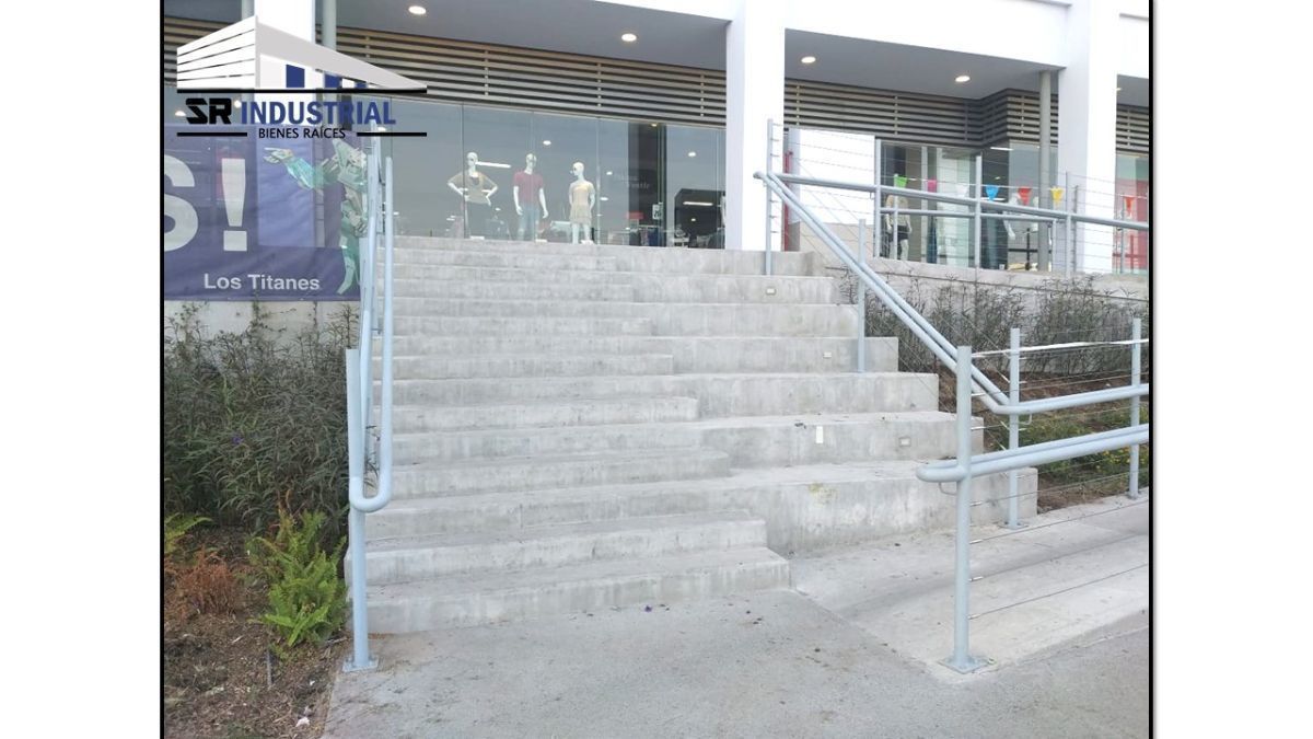 3 de 12: Escaleras de acceso