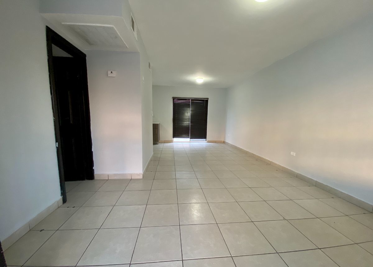 3 de 21: Sala/Medio baño/ Comedor