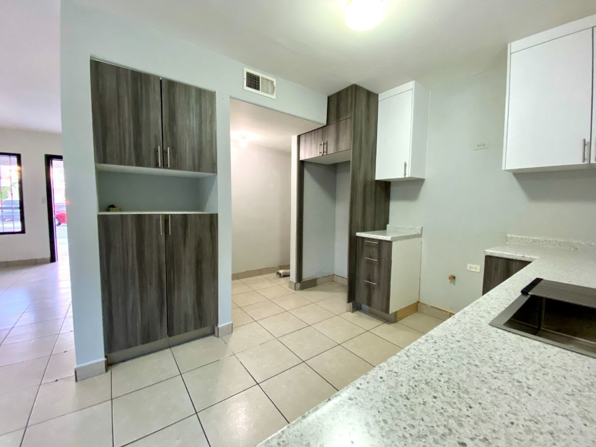 7 de 21: Cocina/Aréa para lavadora y secadora