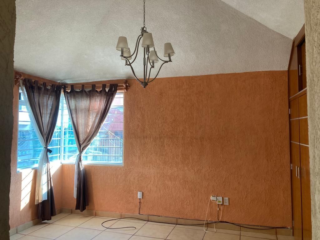 23 de 31: Recamara principal con techo de cuatro aguas,