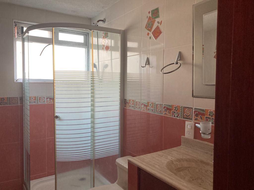 26 de 31: Baño de recamara principal.