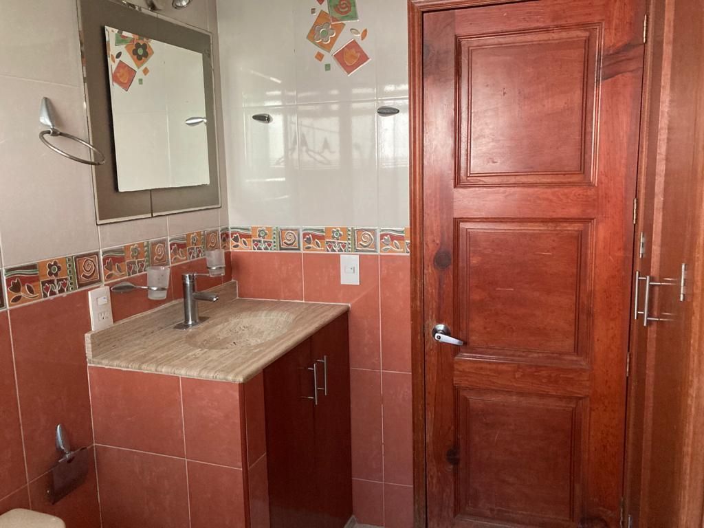 27 de 31: Baño de recamara principal