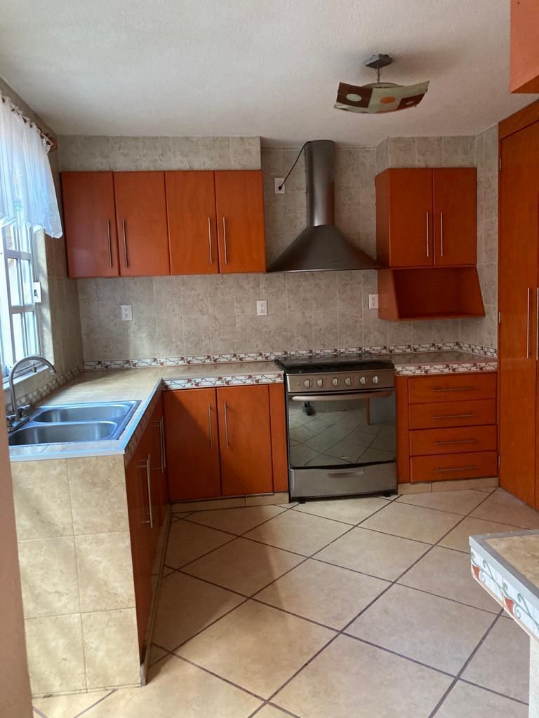 2 de 31: Cocina equipada