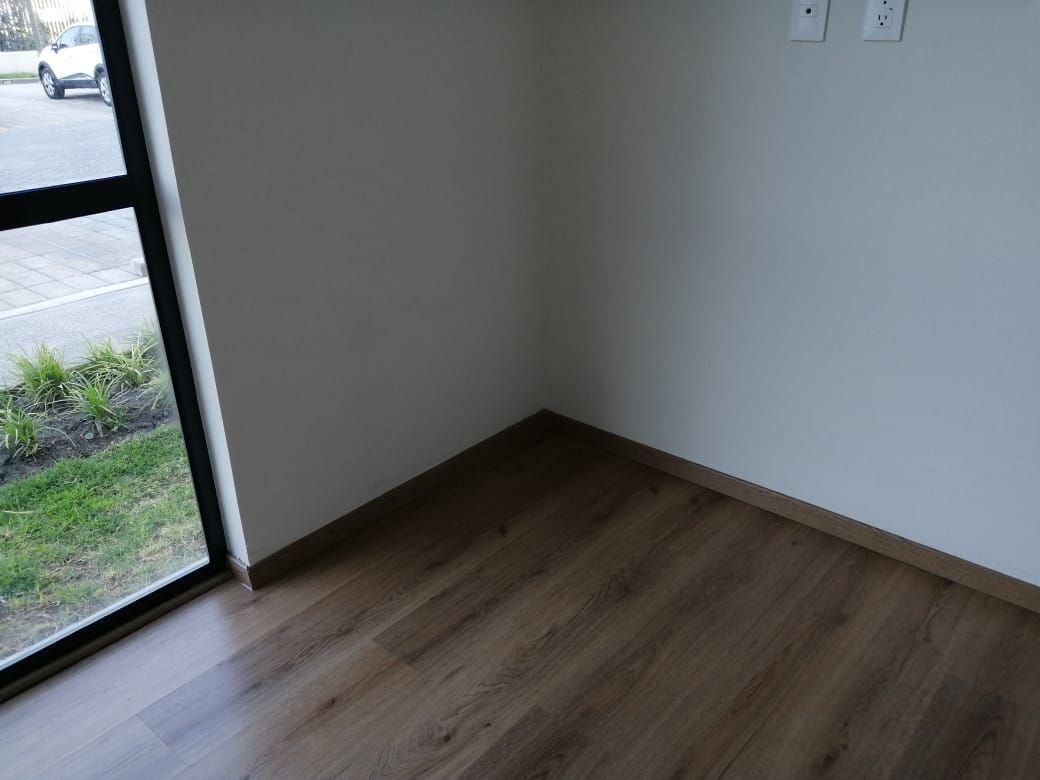 12 of 18: PISO LAMINADO EN TODO EL DEPARTAMENTO