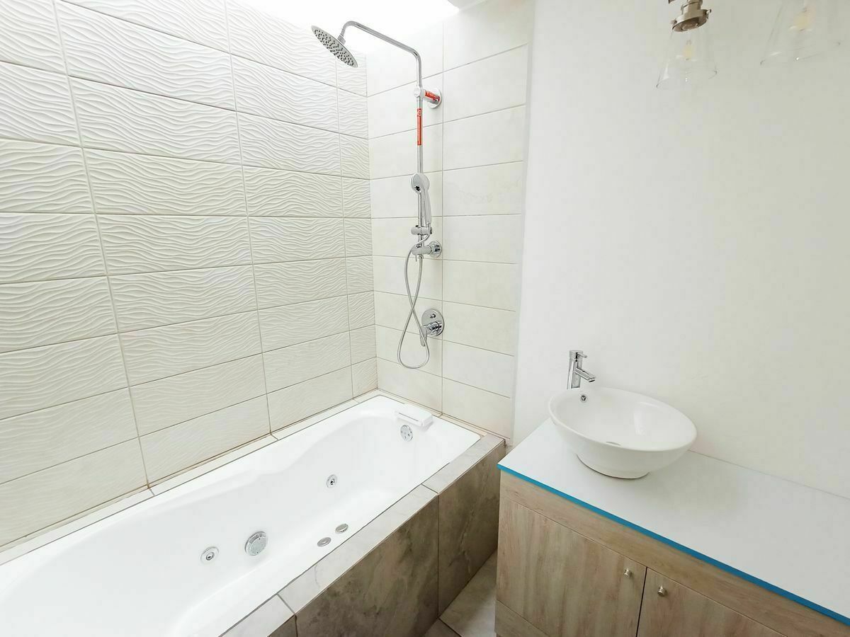 Baño de Alcoba con tina de hidro masaje