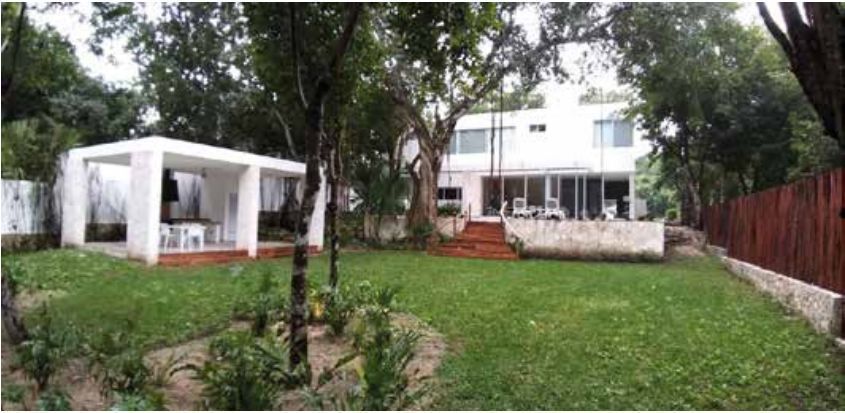 Casa con alberca acabados de lujo en Residencial privado con acceso a la playa