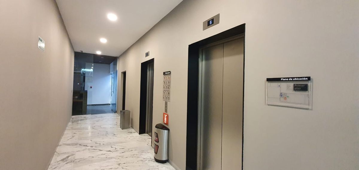 30 de 35: Pasillo de acceso a Ofna solo comparte con 1 ofna.