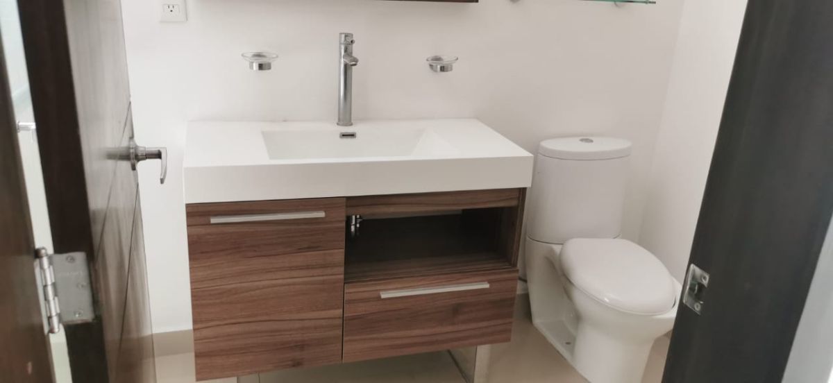 11 of 12: Baño completo